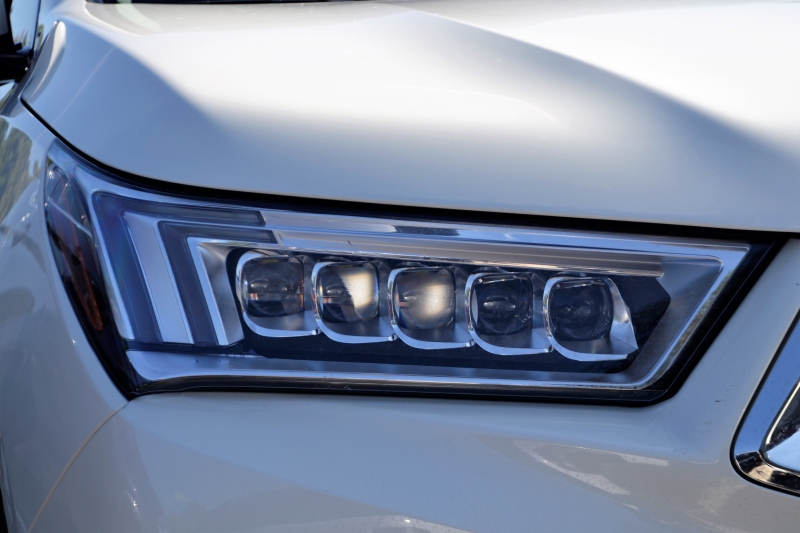 automobile-BOUYON-min_acura-headlamp-2834131